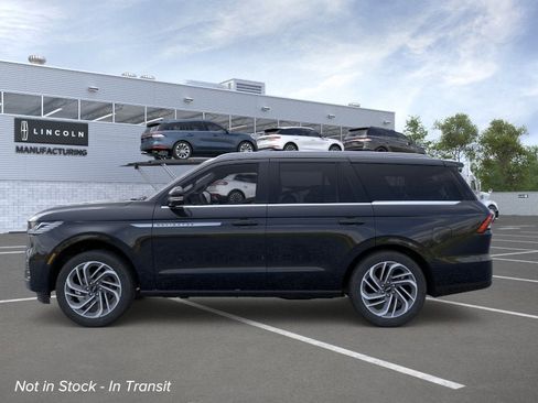 New 2026 Lincoln Navigator Reserve AWD/4WD image 3