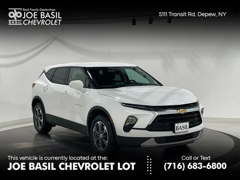 Used 2025 Chevrolet Blazer LT image 1