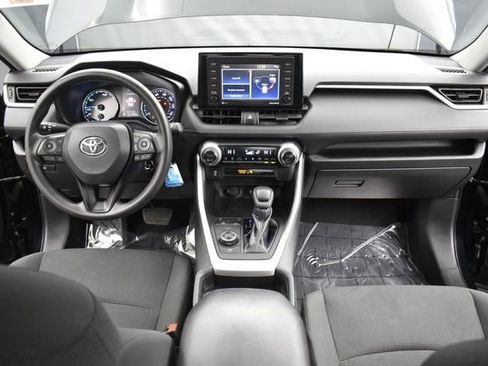 Used 2021 Toyota RAV4 LE AWD/4WD image 11