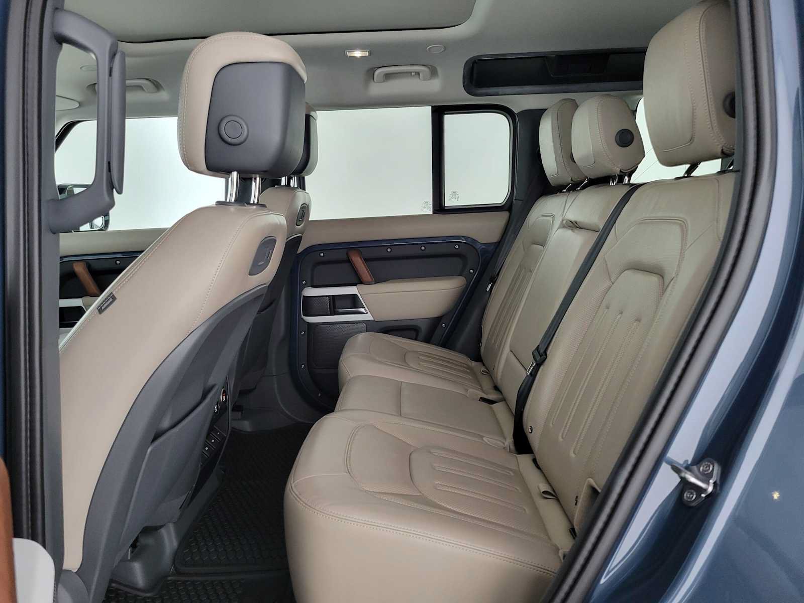 Used 2020 Land Rover Defender 110 HSE AWD/4WD image 16
