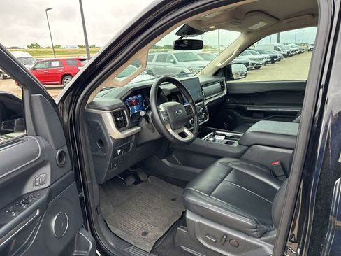 Used 2022 Ford Expedition Max XLT image 20