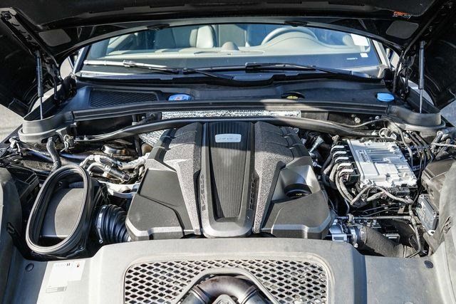 Used 2022 Porsche Macan S AWD/4WD image 27