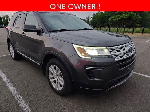 Used 2018 Ford Explorer XLT AWD/4WD image 3