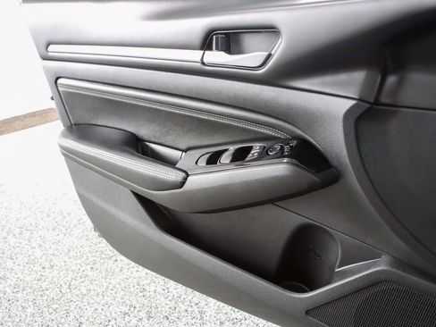 Used 2021 Nissan Altima 2.5 SV w/ SV Premium Package FWD image 22