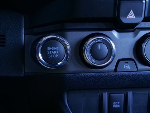 Used 2023 Toyota Tacoma TRD Off-Road image 18