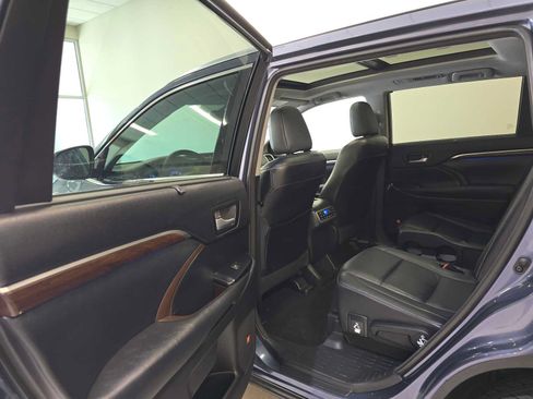 Used 2015 Toyota Highlander Limited Platinum AWD/4WD image 25