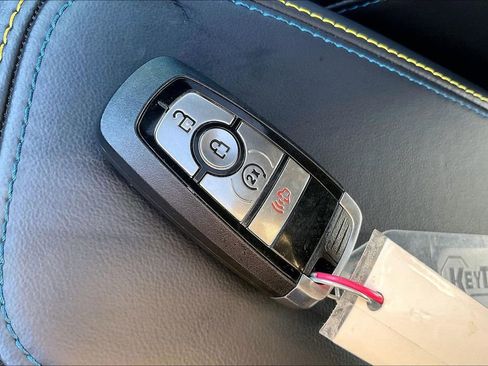 Used 2025 Ford Maverick Lobo image 11