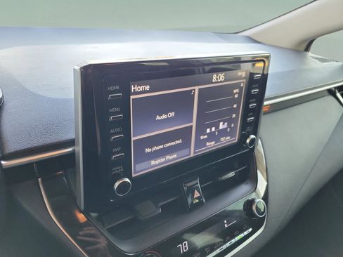 Used 2020 Toyota Corolla LE image 10