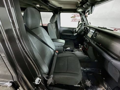 Used 2018 Jeep Wrangler Unlimited Sahara AWD/4WD image 29