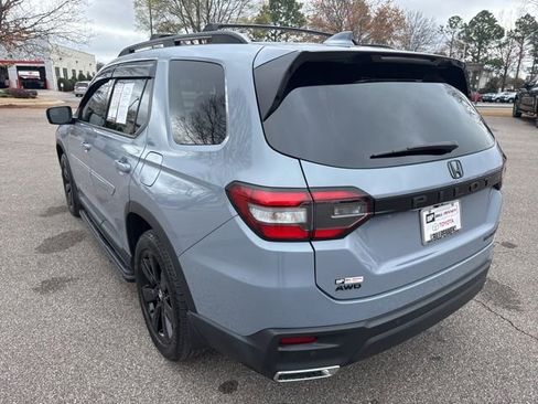 Used 2025 Honda Pilot Black Edition image 3