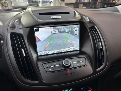 Used 2017 Ford Escape SE w/ Equipment Group 201A AWD/4WD image 16