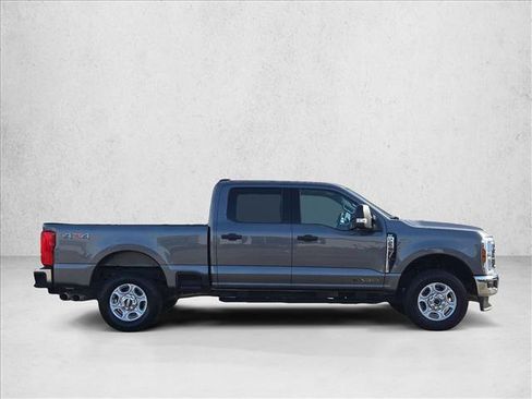 Used 2025 Ford F250 XLT image 4