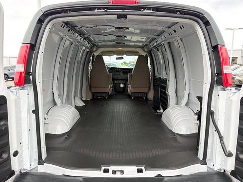 New 2026 GMC Savana 2500 w/ Driver Convenience Package RWD image 25