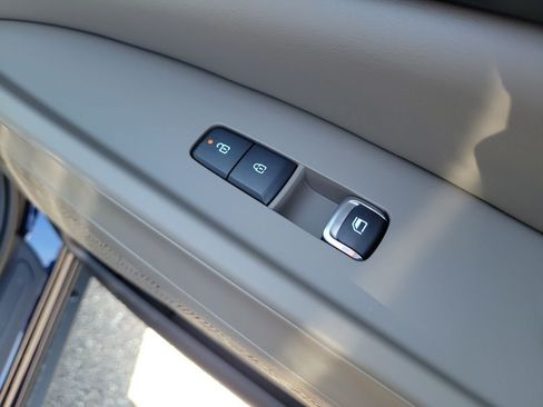 New 2026 Kia Carnival FWD image 11