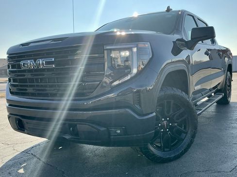 Used 2022 GMC Sierra 1500 Elevation w/ LPO, Elevation Black Package image 3
