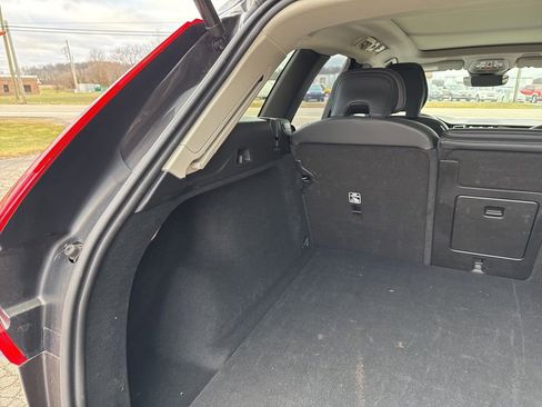 Used 2025 Volvo XC60 B5 Plus image 25