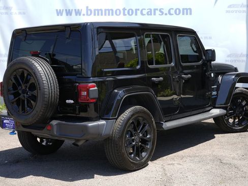 Used 2024 Jeep Wrangler Unlimited Sahara w/ Technology Group AWD/4WD image 3