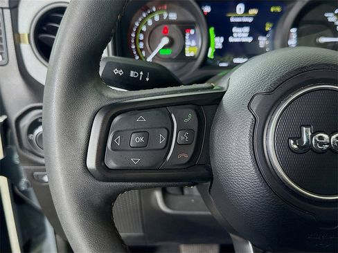 Used 2024 Jeep Wrangler Unlimited image 22