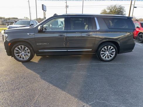 Used 2021 GMC Yukon XL Denali w/ Denali Ultimate Package image 2