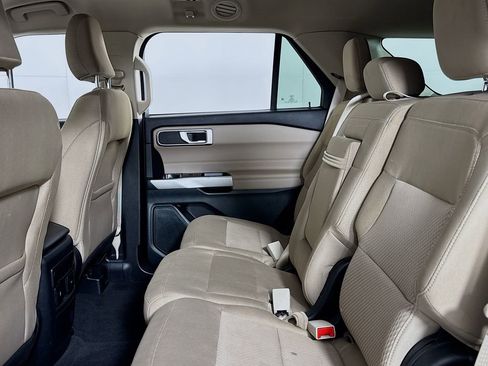 Used 2024 Ford Explorer XLT image 11