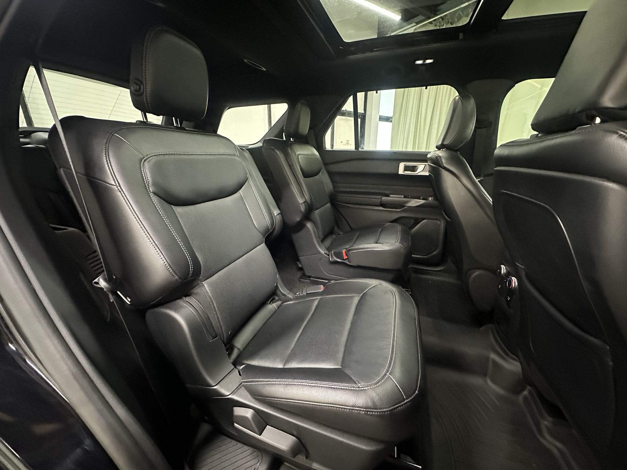Used 2020 Ford Explorer Limited w/ Class III Trailer Tow Package AWD/4WD image 18