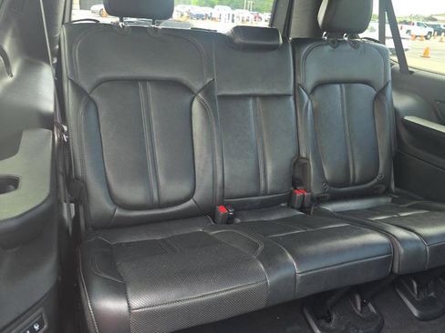 Used 2023 Jeep Wagoneer L Series II image 5