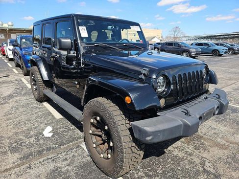 Used 2014 Jeep Wrangler Unlimited Sahara w/ Dual Top Group AWD/4WD image 4