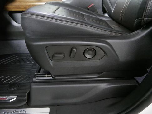 Used 2022 Chevrolet Silverado 1500 High Country w/ Z71 Off-Road Package image 18