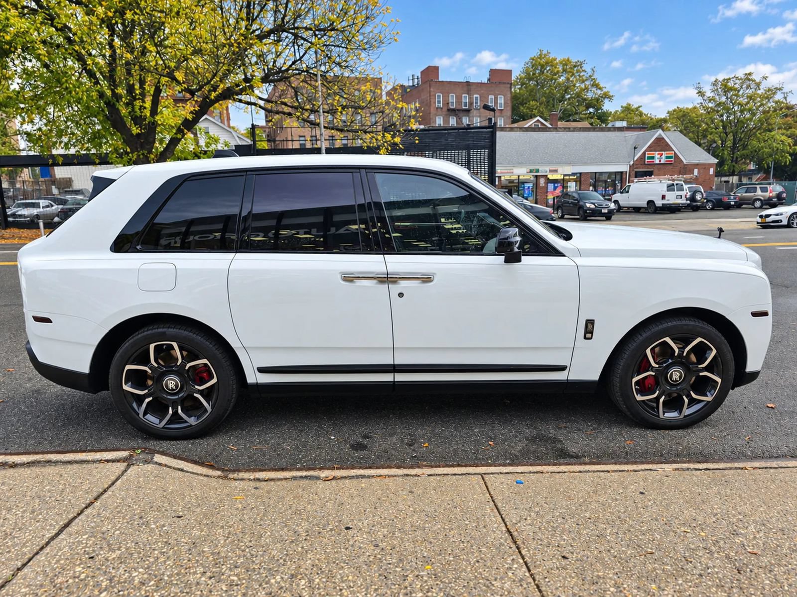 Used 2020 Rolls-Royce Cullinan Black Badge AWD/4WD image 6