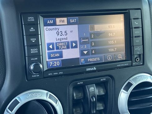 Used 2014 Jeep Wrangler Unlimited Rubicon w/ Connectivity Group AWD/4WD image 36