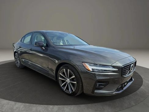 Used 2022 Volvo S60 B5 Momentum AWD/4WD image 3