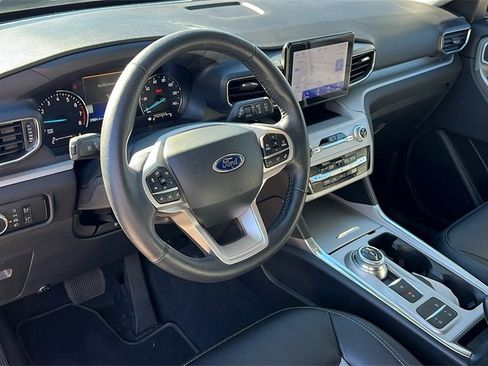 Used 2023 Ford Explorer XLT w/ Equipment Group 202A image 7