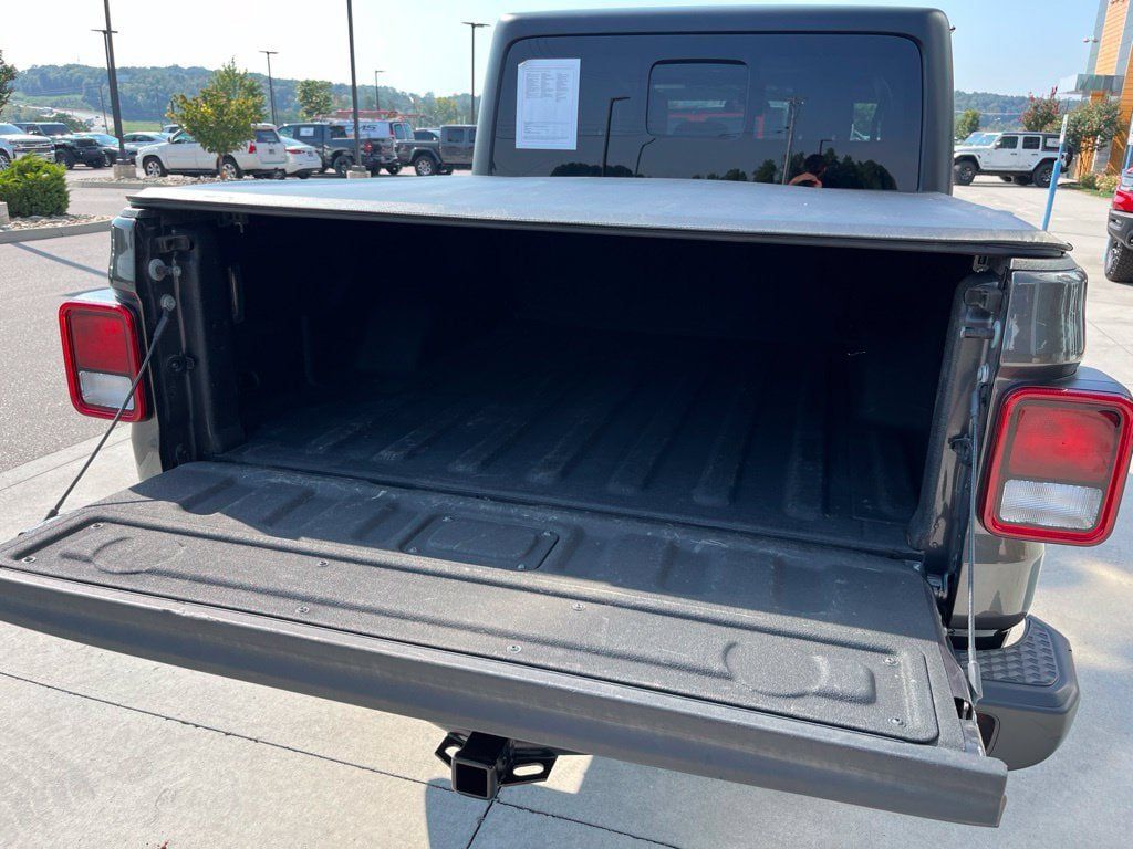 Used 2023 Jeep Gladiator Mojave AWD/4WD image 20