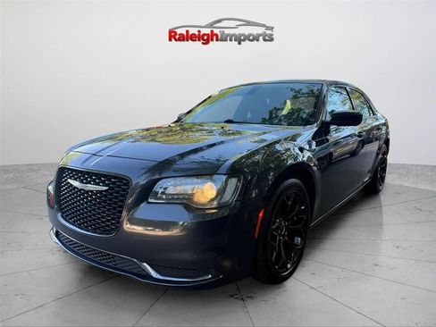 Used 2019 Chrysler 300 Touring w/ Sport Appearance Package RWD image 2