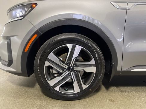 Used 2023 Kia Sorento EX image 11