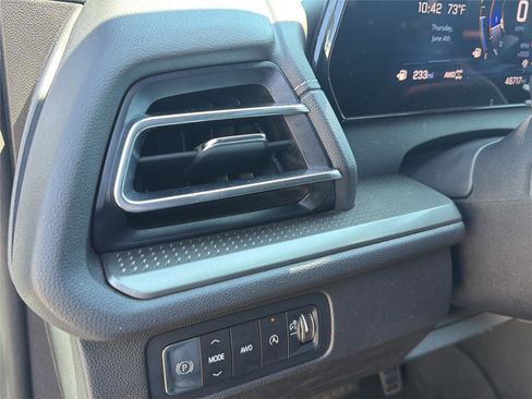 Used 2024 Chevrolet Traverse LT AWD/4WD image 39