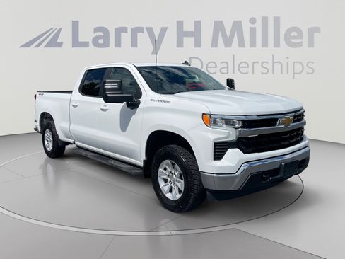 Used 2023 Chevrolet Silverado 1500 LT w/ Leather Package AWD/4WD image 7