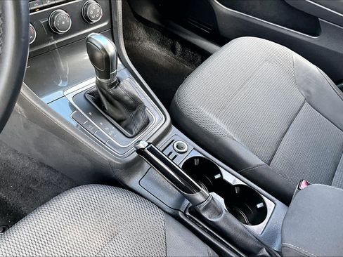 Used 2019 Volkswagen Golf S image 16