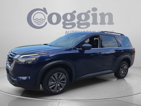 Used 2025 Nissan Pathfinder SV FWD image 1