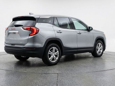 Used 2024 GMC Terrain SLE image 9