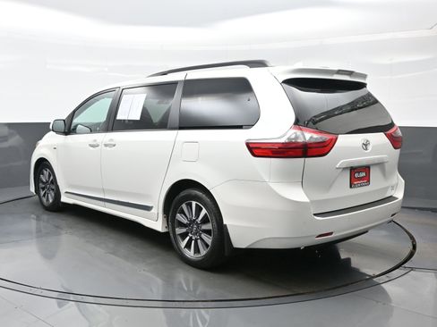 Used 2020 Toyota Sienna XLE w/ XLE Navigation Package AWD/4WD image 4