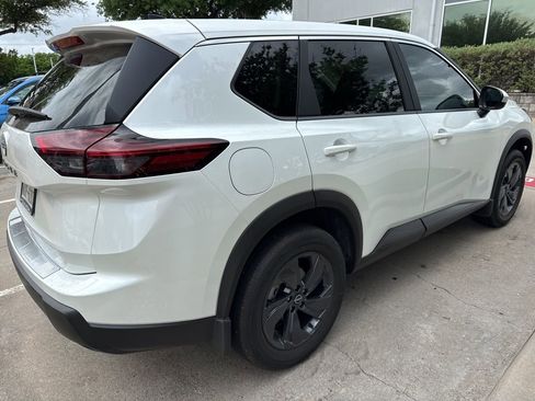 Used 2026 Nissan Rogue SV image 3