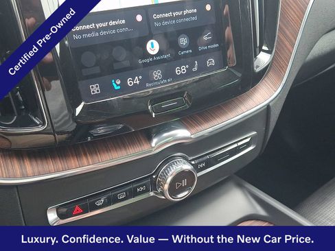 Certified 2023 Volvo XC60 B5 Ultimate w/ Climate Package AWD/4WD image 17