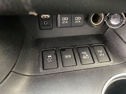 Used 2019 Toyota Highlander LE image 16