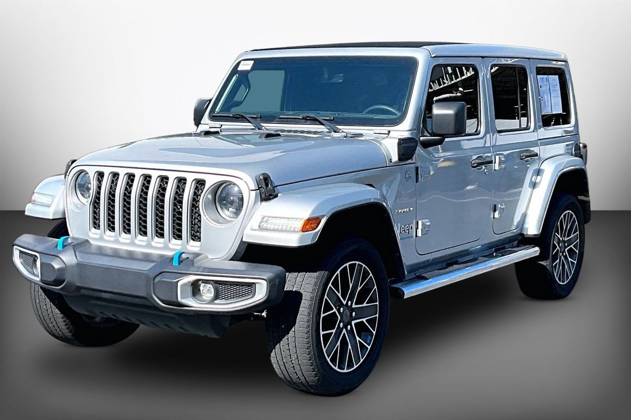 Used 2023 Jeep Wrangler Unlimited Sahara w/ Cold Weather Group AWD/4WD image 4