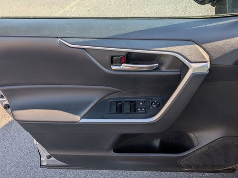 Used 2020 Toyota RAV4 XLE image 14