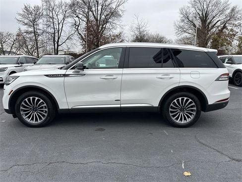 Certified 2023 Lincoln Aviator AWD w/ Premium Package image 8