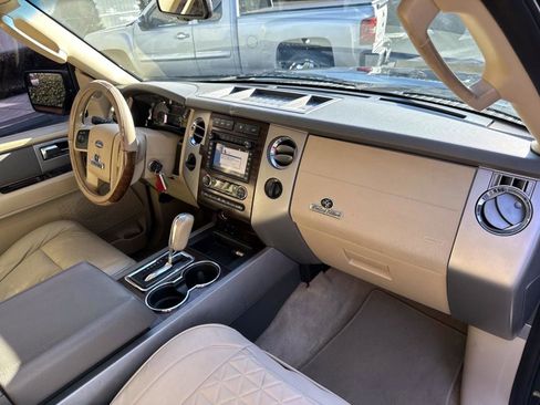 Used 2013 Ford Expedition XLT image 15