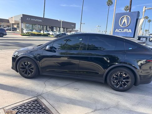 Used 2023 Tesla Model X AWD/4WD image 2