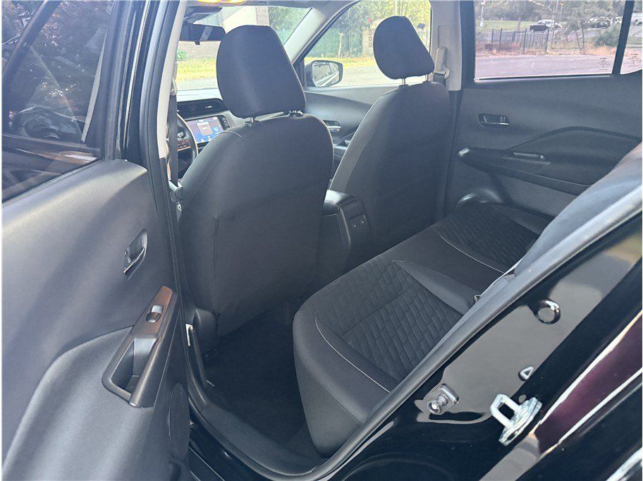 Used 2023 Nissan Kicks SV FWD image 11